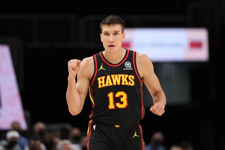 特雷杨超远三分拖入加时,老鹰双加时险胜黄蜂保排名  特雷杨超远三分拖入加时,老鹰双加时险胜黄蜂保排名